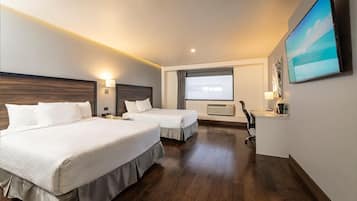 Safe på rommet, skrivebord, strykejern/-brett og wi-fi (inkludert)