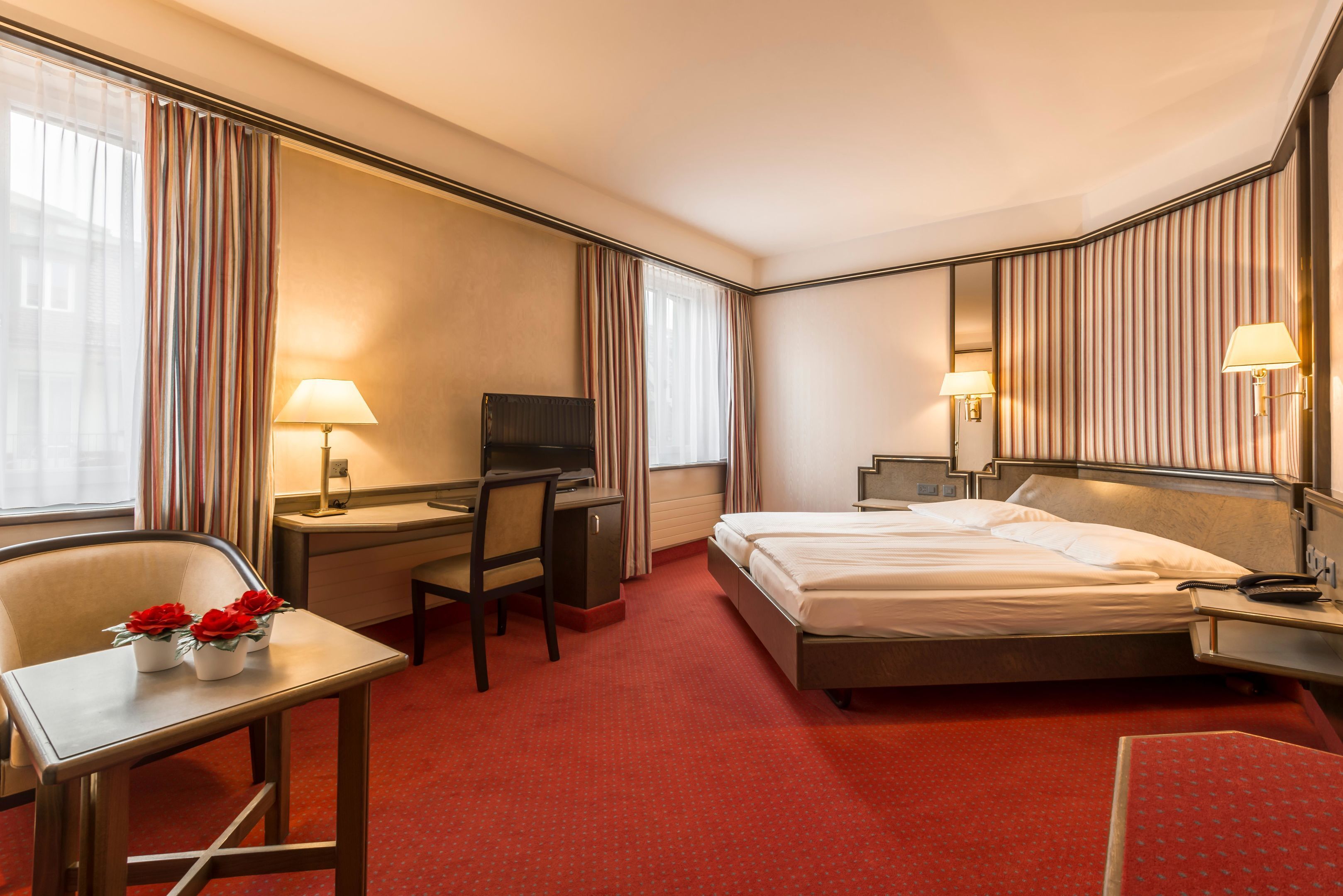 Standard-Doppelzimmer | Allergikerbettwaren, Minibar, Zimmersafe, Schreibtisch