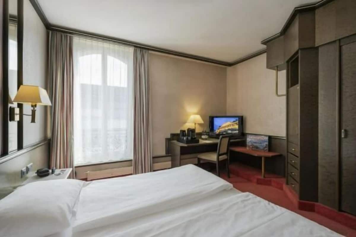 Allergikerbettwaren, Minibar, Zimmersafe, Schreibtisch