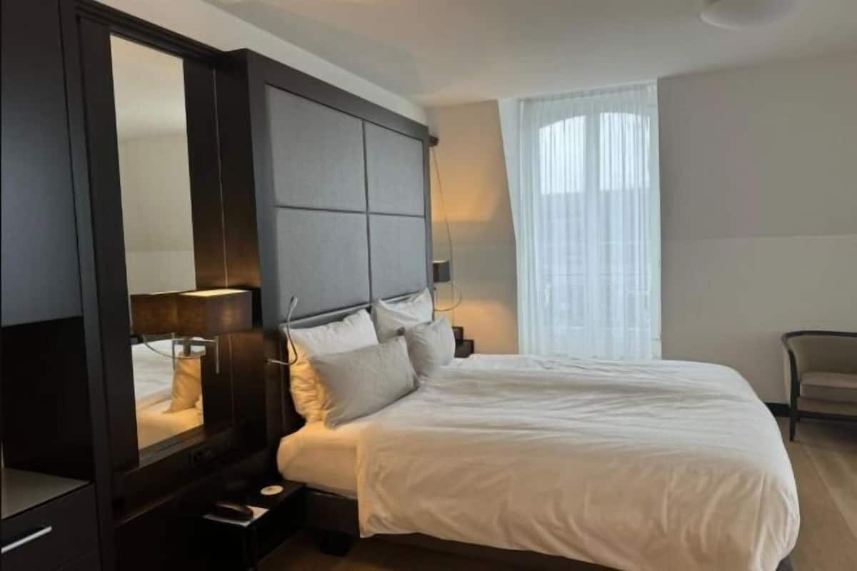 Allergikerbettwaren, Minibar, Zimmersafe, Schreibtisch