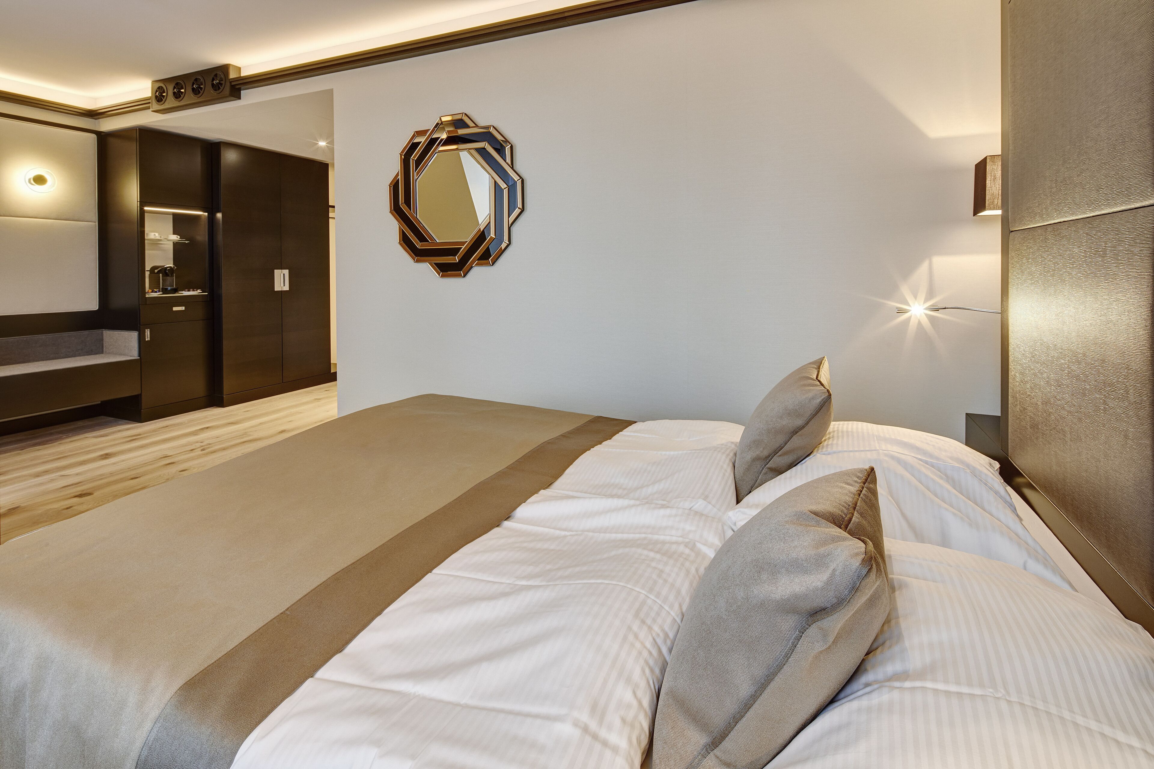 Deluxe Design Zimmer | Literie hypoallergénique, minibar, coffres-forts dans les chambres