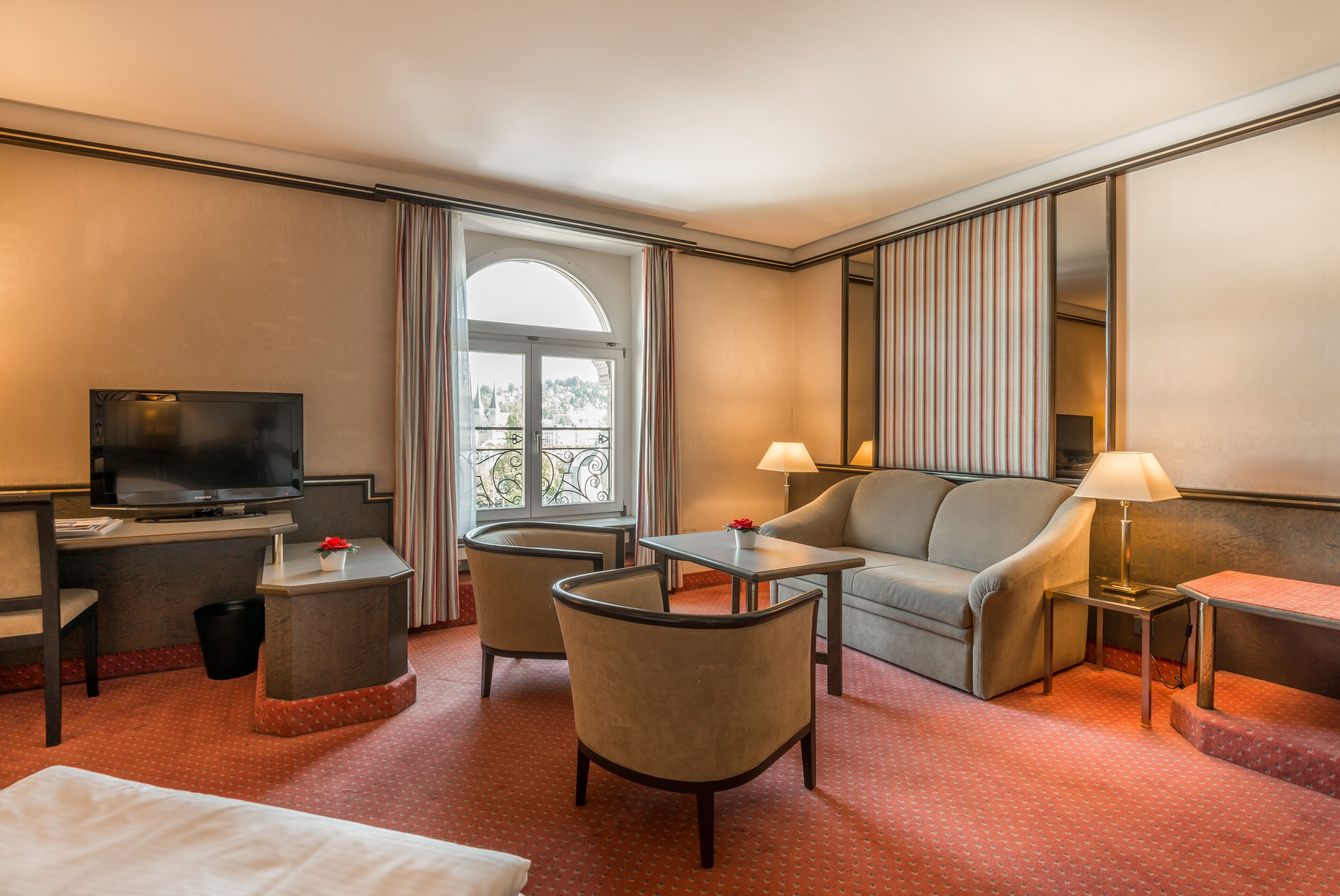 1 bedroom, hypo-allergenic bedding, minibar, in-room safe