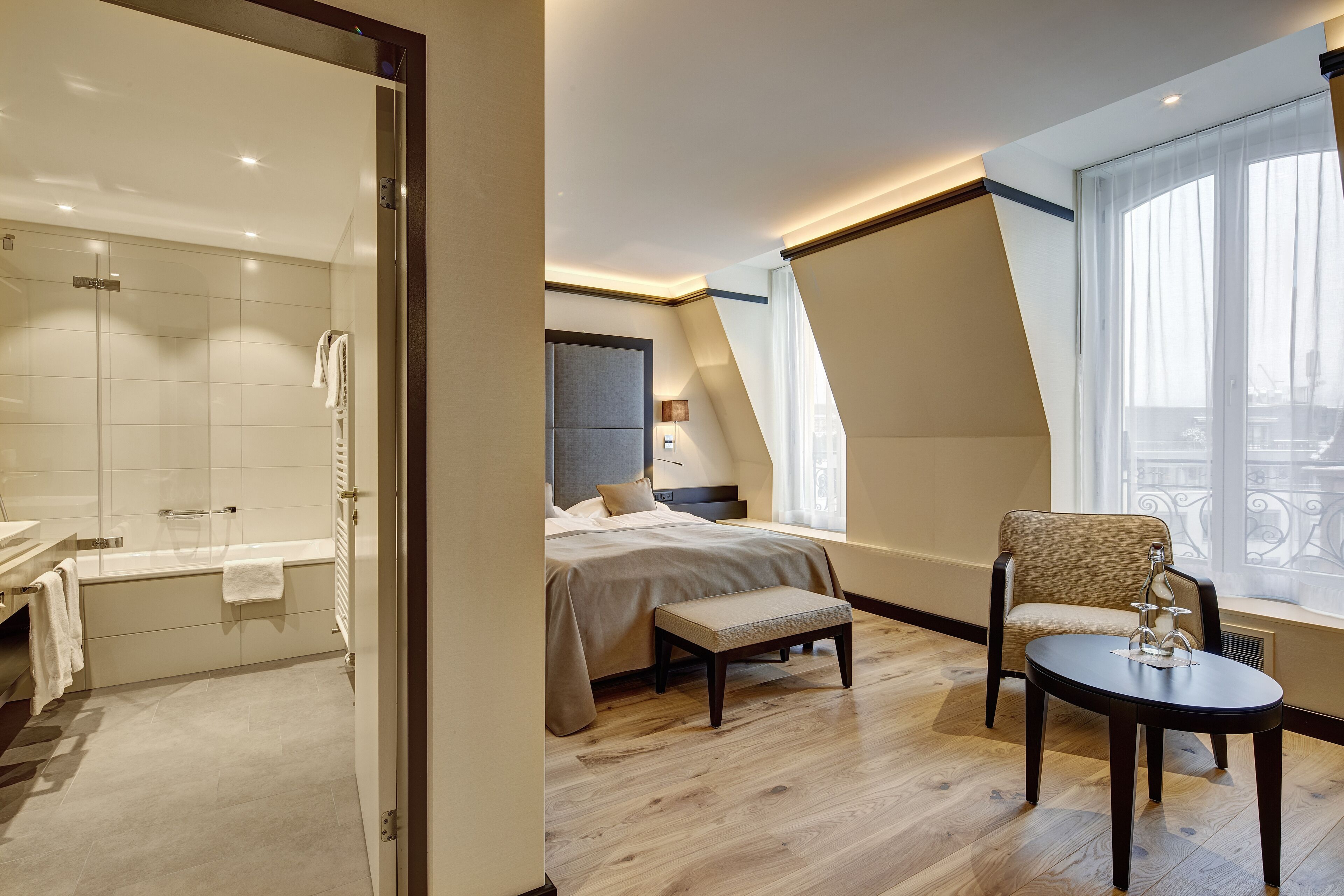 deluxe design zimmer | 1 bedroom, hypo-allergenic bedding, minibar, in-room safe