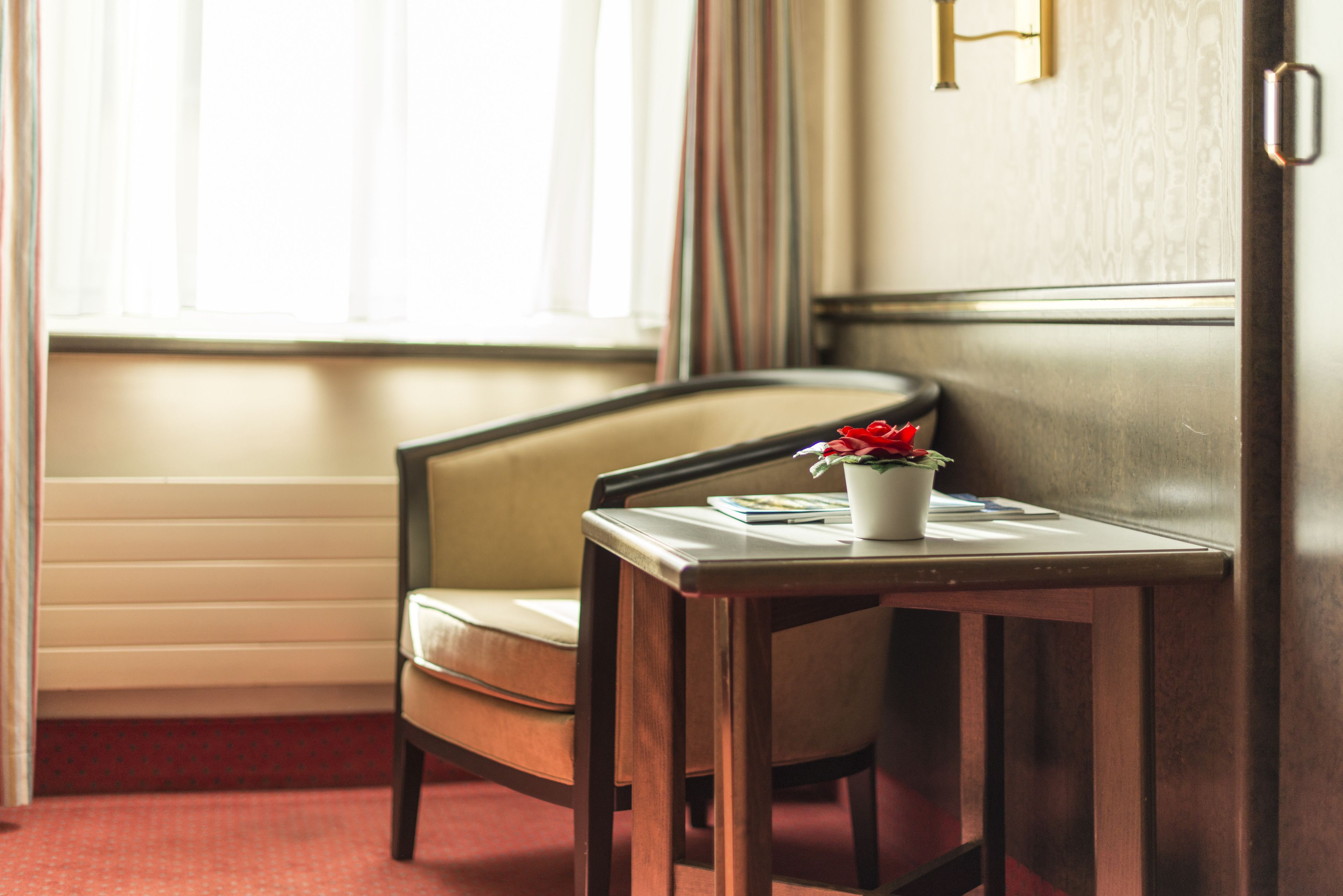 standard single room | living area | flat-screen tv