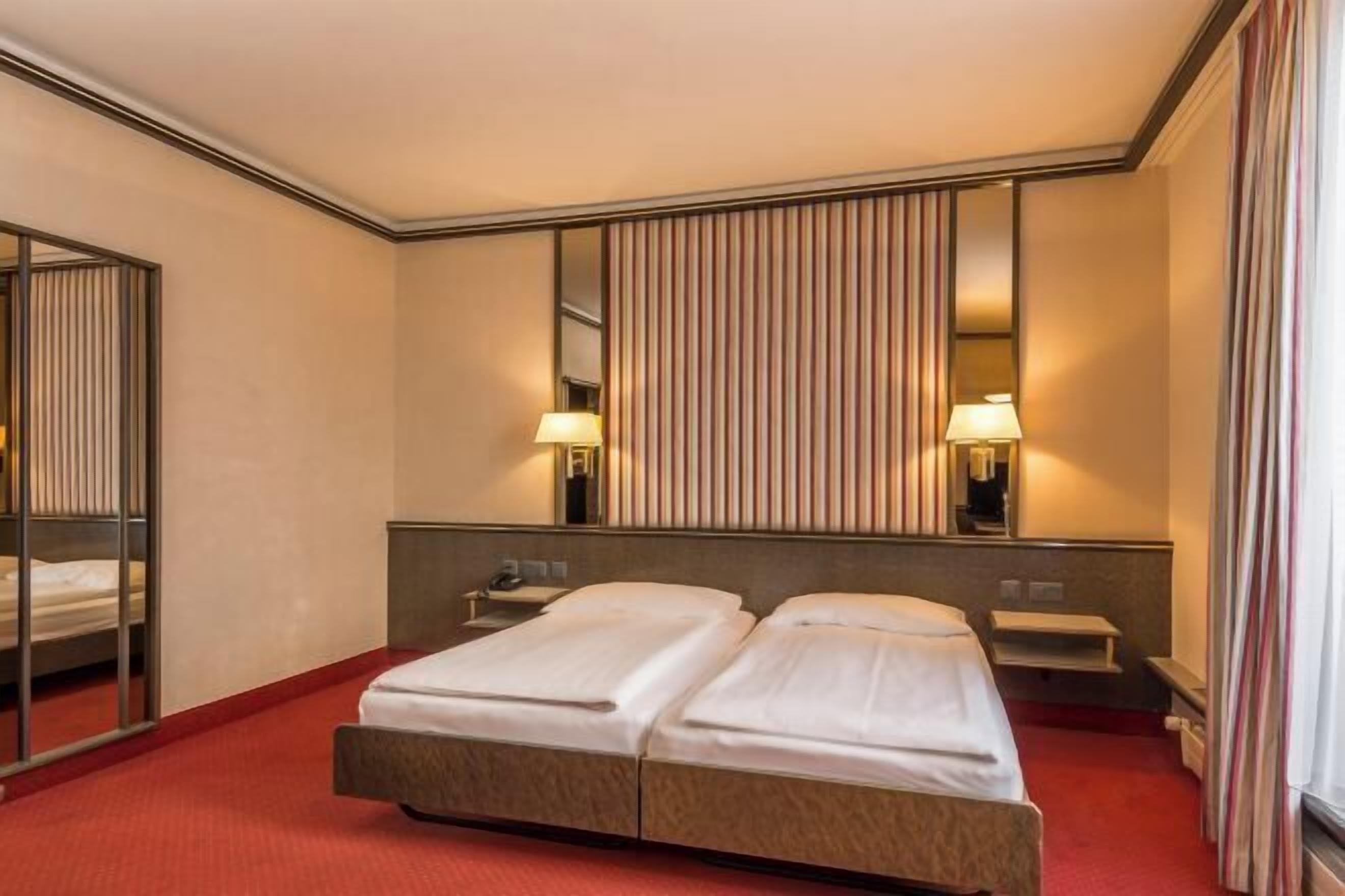 Hypo-allergenic bedding, minibar, in-room safe, desk