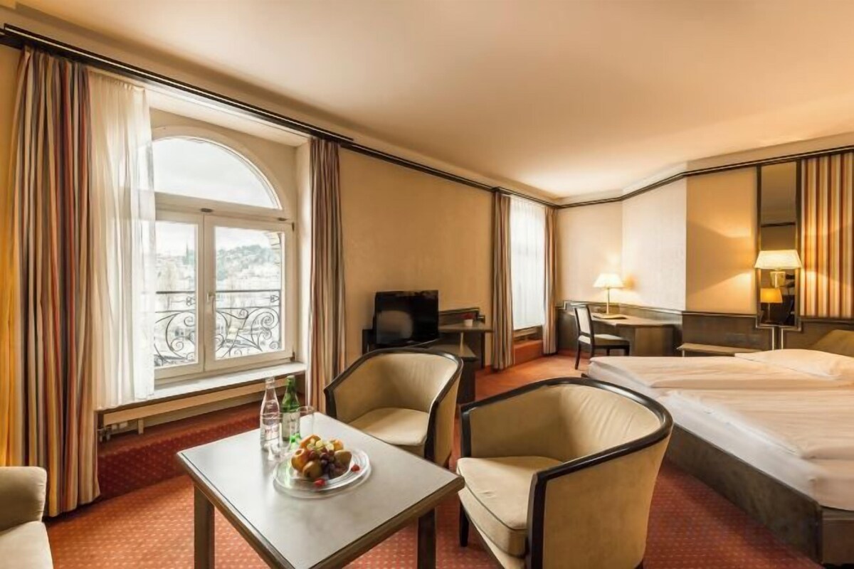 Literie hypoallergénique, minibar, coffres-forts dans les chambres