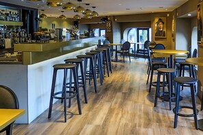 4 bars/lounges - Hotel Monopol (Lucerne)