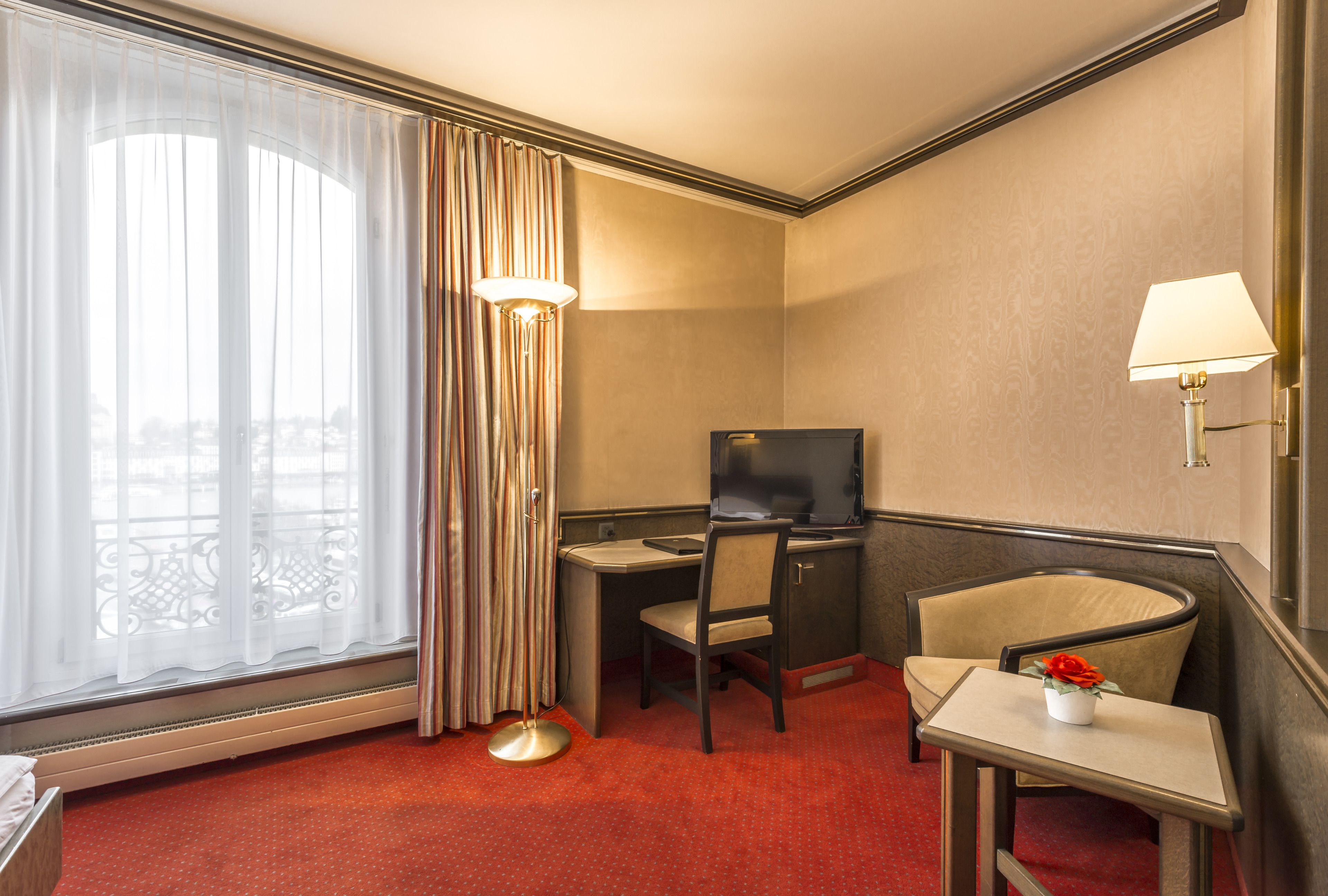 standard double room | 1 bedroom, hypo-allergenic bedding, minibar, in-room safe