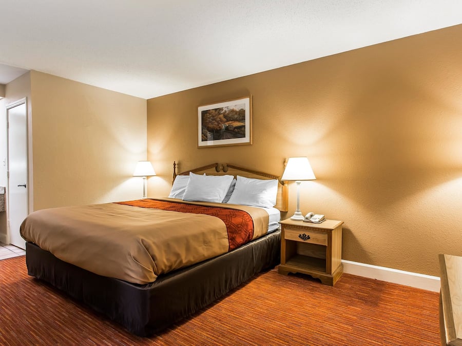 Desk, blackout drapes, iron/ironing board, free WiFi