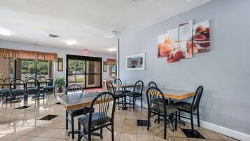 Free daily continental breakfast