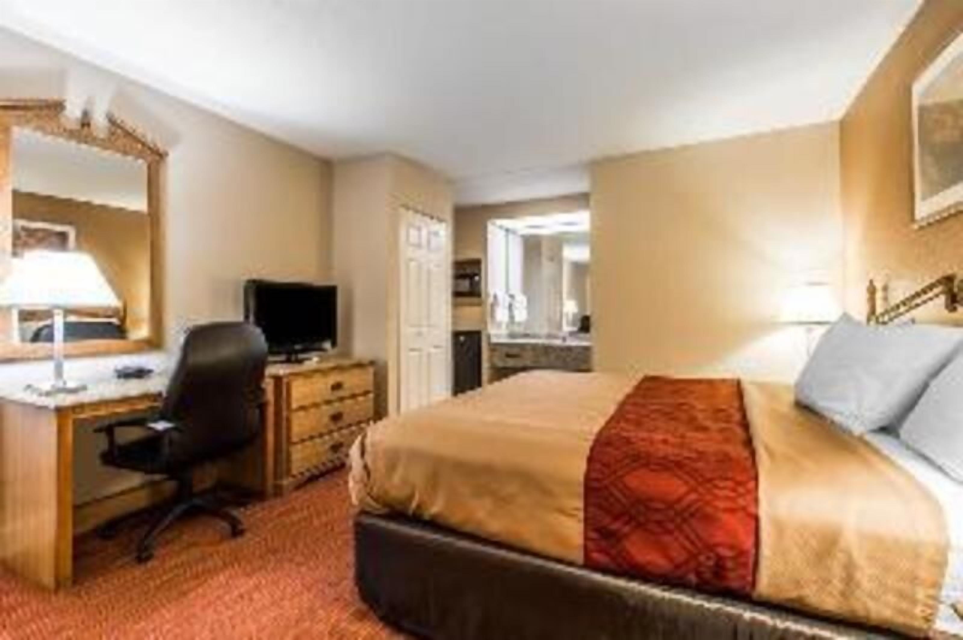 Desk, blackout drapes, iron/ironing board, free WiFi