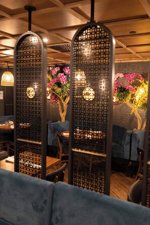 Frühstück, Mittagessen, Abendessen, lokale Küche 