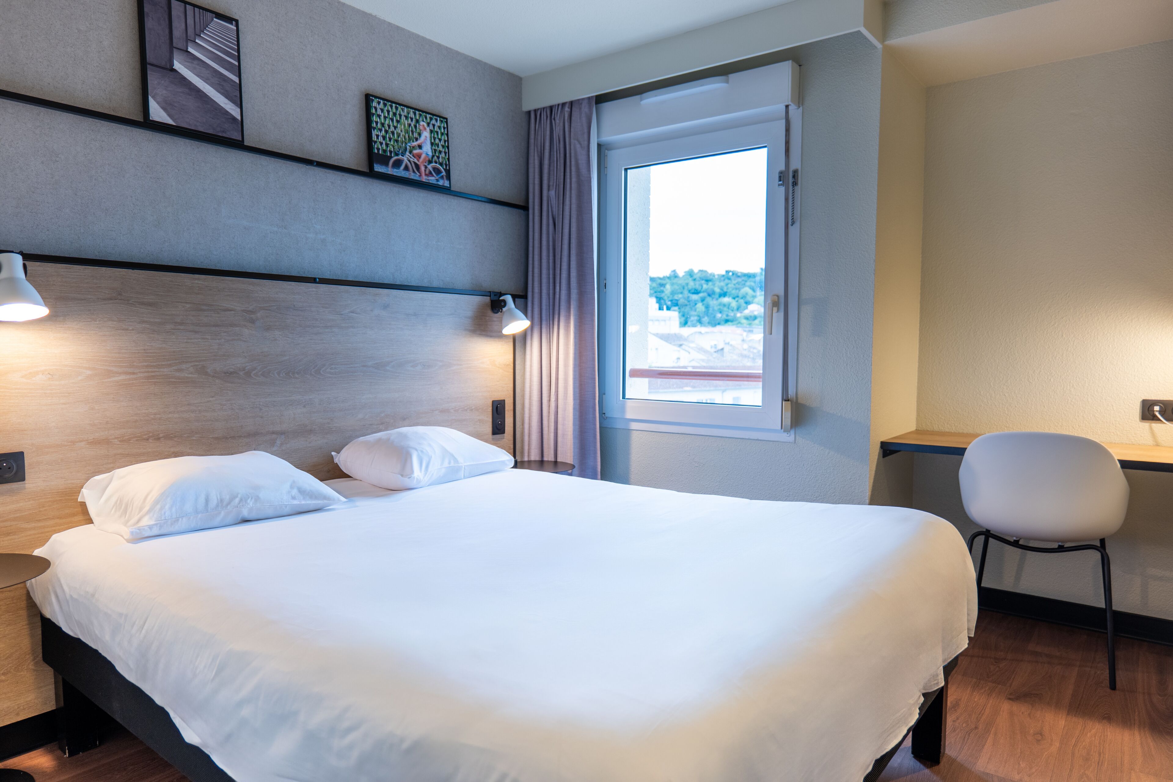 Premium bedding, in-room safe, individually decorated