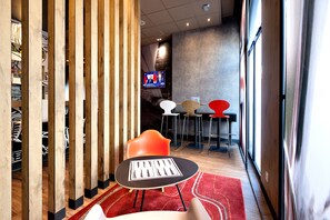 Desayuno buffet diario (EUR 12.5 por persona)