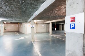 Self parking (EUR 8.00 per day)