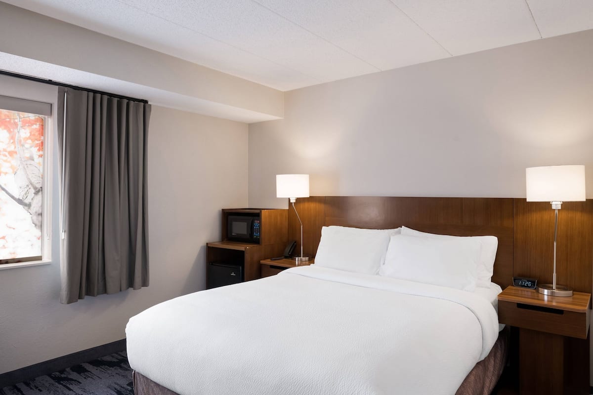 In-room safe, desk, laptop workspace, blackout drapes