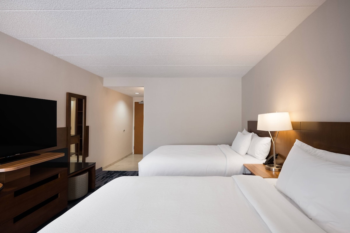 In-room safe, desk, laptop workspace, blackout drapes