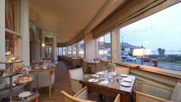 Lunch and dinner served, British cuisine