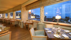 Lunch and dinner served, British cuisine - Imperial Hotel (Llandudno)