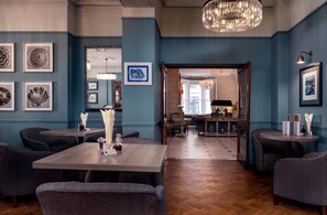 Lunch and dinner served, British cuisine - Imperial Hotel (Llandudno)