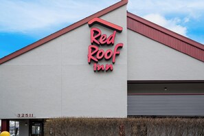 Exterior - Red Roof Inn Detroit - Royal Oak/ Madison Heights (Madison Heights)