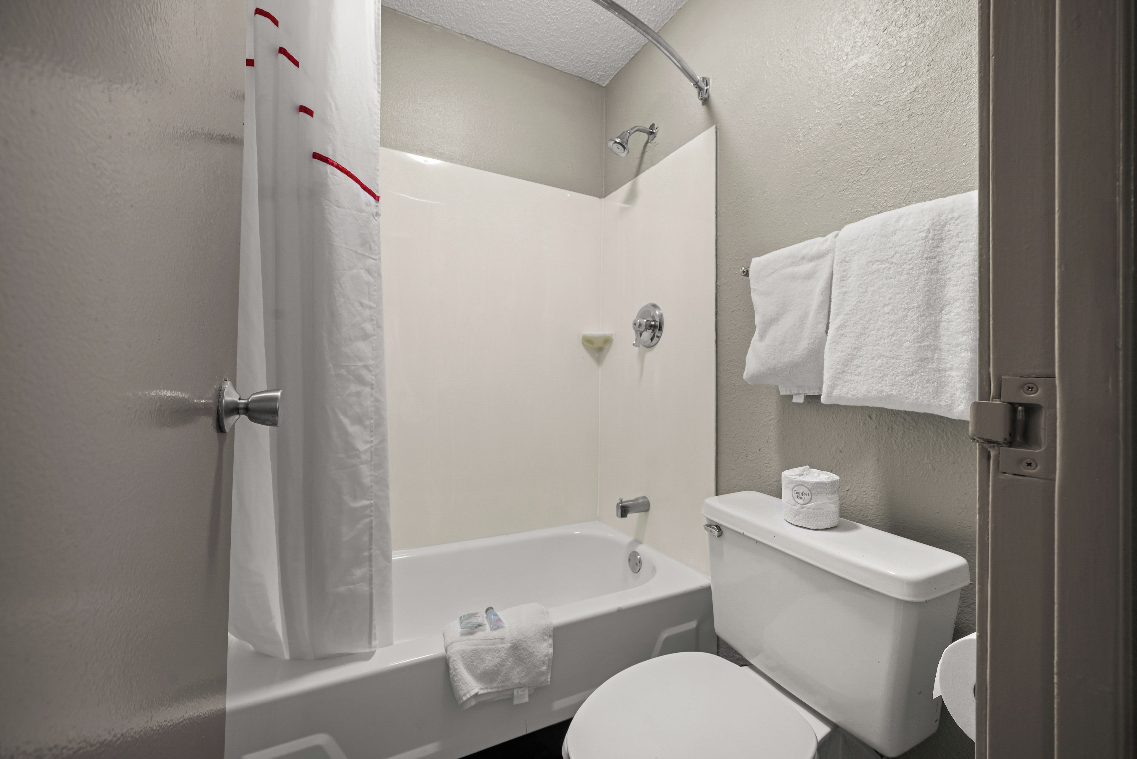 Superior Room, 1 King Bed, Non Smoking | Bathroom | Combined shower/tub, free toiletries, hair dryer, towels