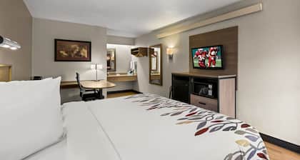 Red Roof Inn Detroit - Royal Oak/ Madison Heights