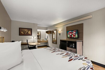 Red Roof Inn Detroit - Royal Oak/ Madison Heights