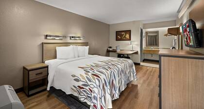 Red Roof Inn Detroit - Royal Oak/ Madison Heights