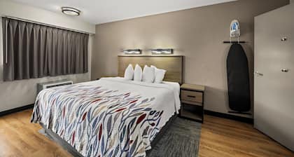 Red Roof Inn Detroit - Royal Oak/ Madison Heights