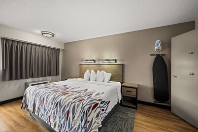 Red Roof Inn Detroit - Royal Oak/ Madison Heights