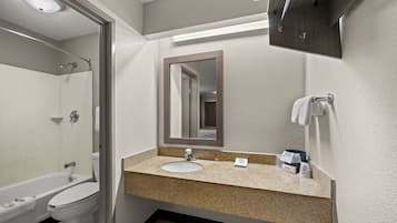 Deluxe Room, 1 King Bed, Non Smoking | Bathroom | Combined shower/tub, free toiletries, hair dryer, towels