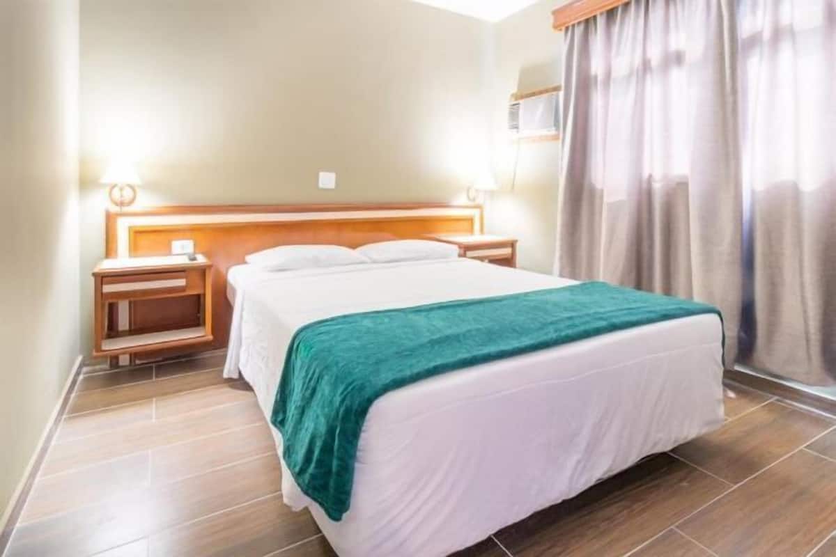 1 bedroom, minibar, desk, blackout drapes