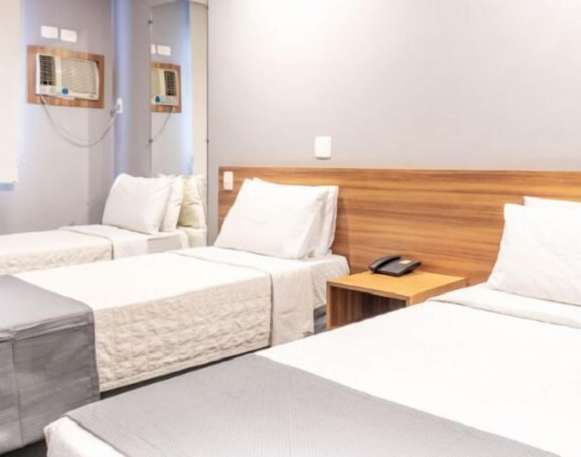 Minibar, skrivebord, blendingsgardiner og wi-fi (inkludert)