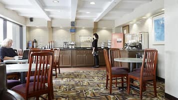 Tägliches inbegriffenes kontinentales Frühstück