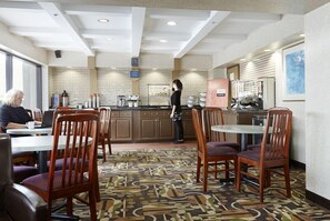 Ilmainen päivittäinen mannermainen aamiainen