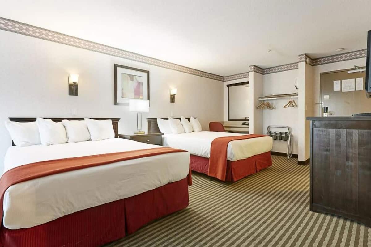 Premium bedding, pillowtop beds, desk, blackout drapes