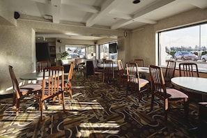 Desayuno continental gratuito y diario