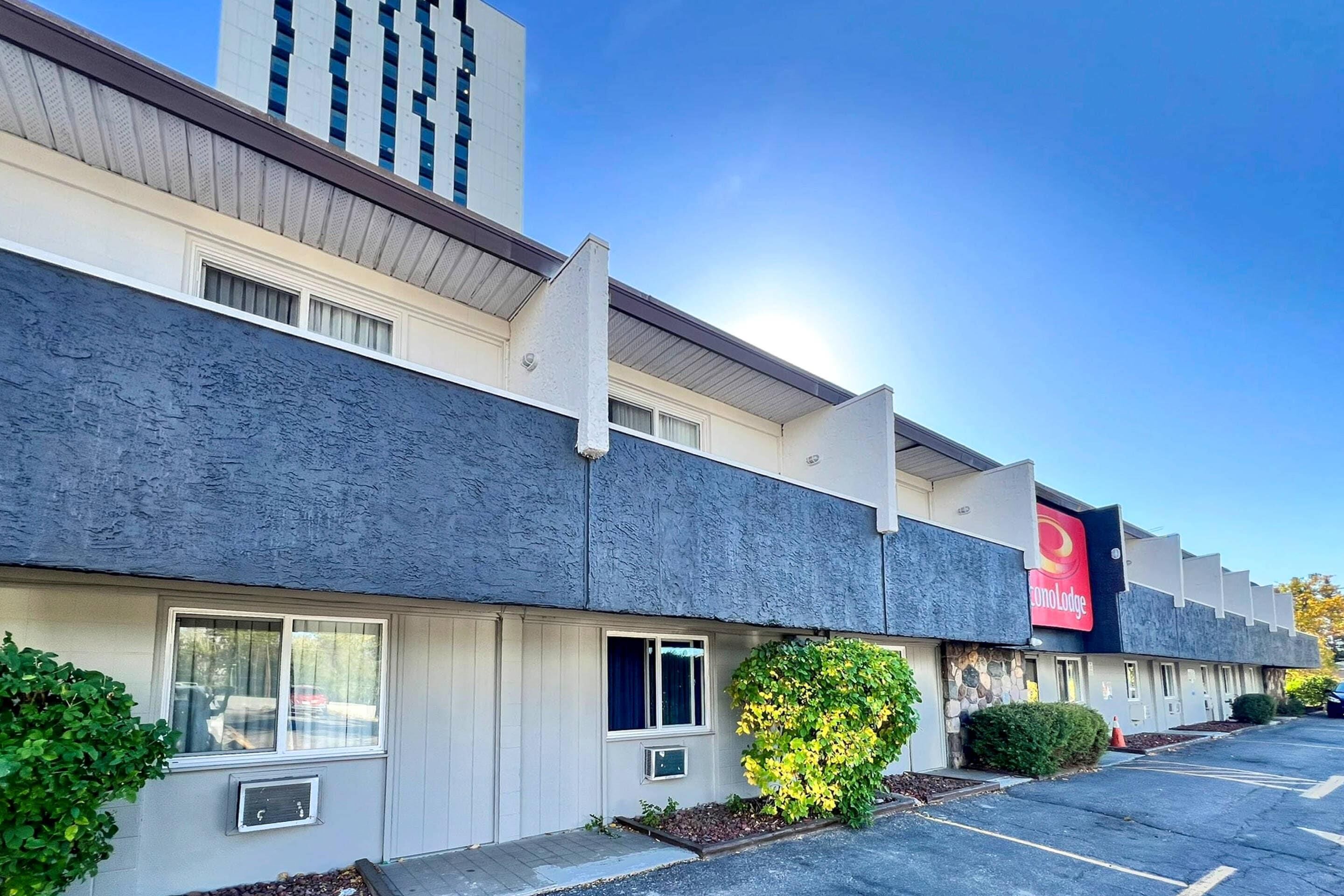 Photo - Econo Lodge Motel Village