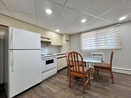 Econo Lodge Motel Village