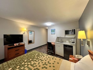 Efficiency, 1 Queen Bed, Non Smoking | Rollaway beds, free WiFi, bed sheets