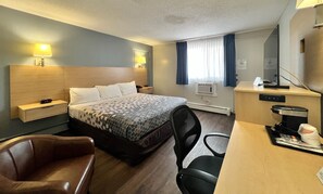 Quarto standard, 1 cama King, para não fumantes | Camas extras/dobráveis (sobretaxa), Wi-Fi de cortesia, roupa de cama