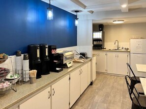 Free daily continental breakfast