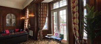 Russ Hill Hotel