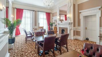 Breakfast, lunch and dinner served