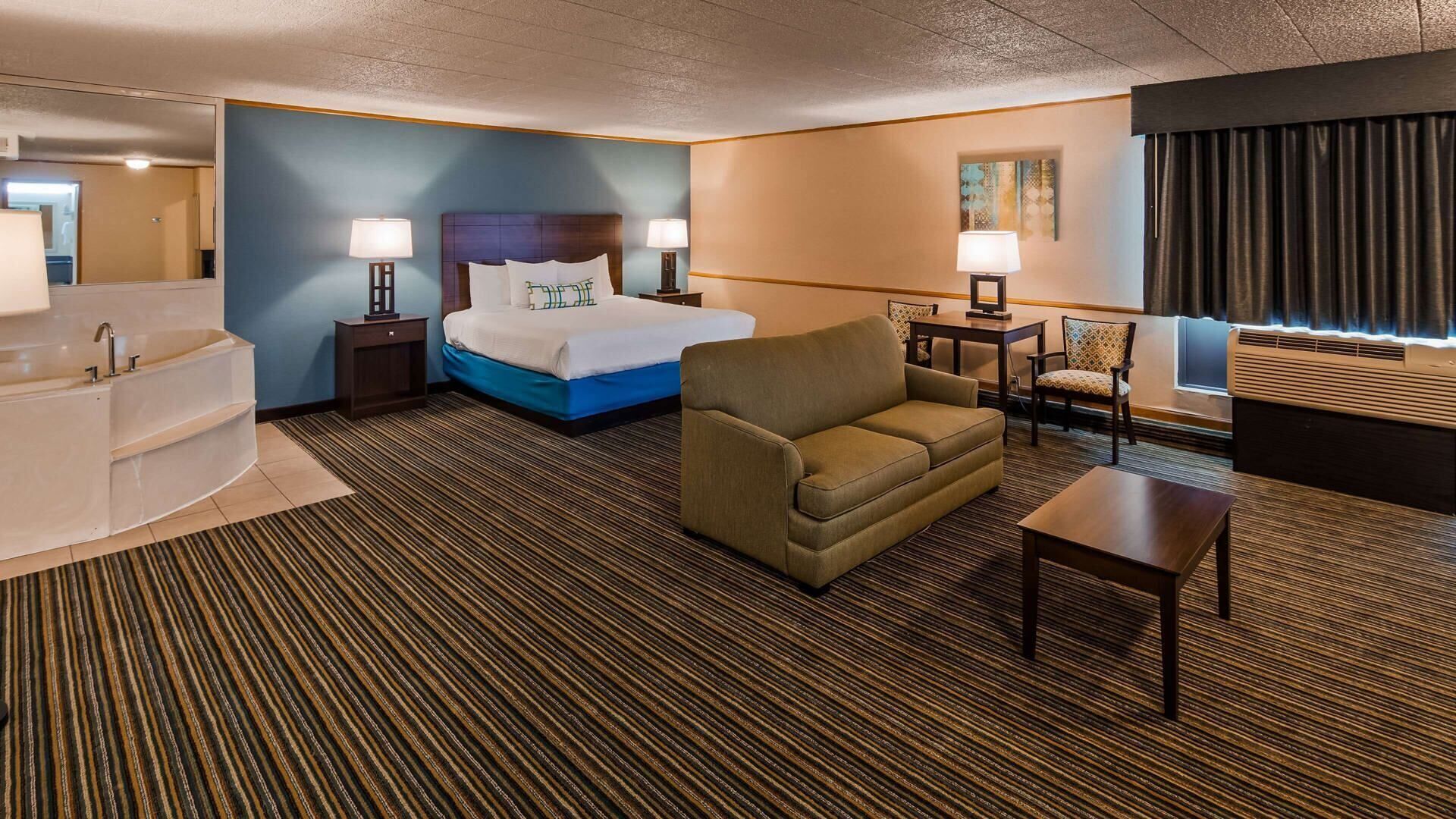 Hypo-allergenic bedding, in-room safe, desk, laptop workspace