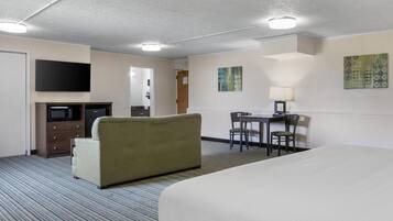 Hypo-allergenic bedding, in-room safe, desk, laptop workspace
