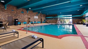 Indoor pool, sun loungers