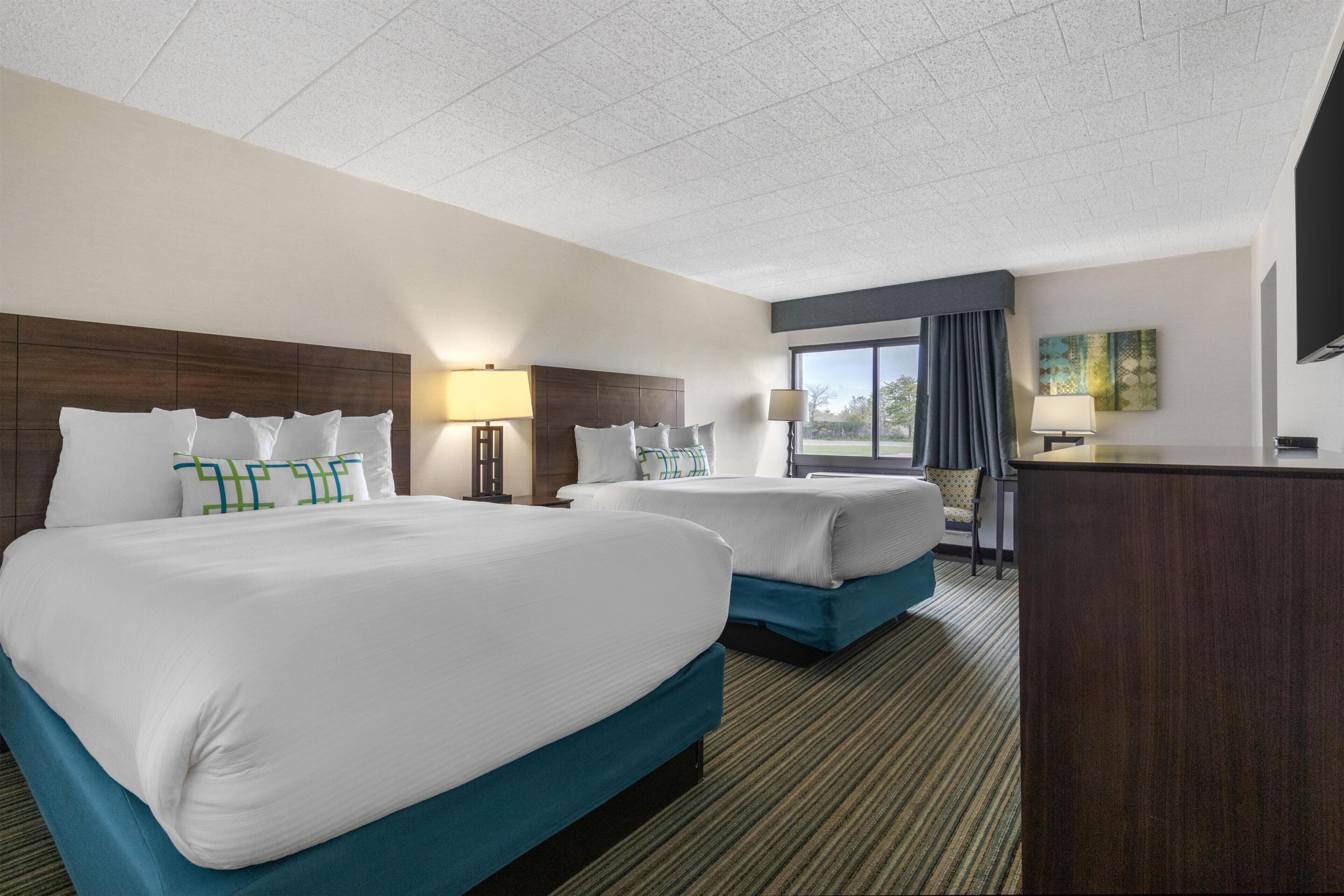 Hypo-allergenic bedding, in-room safe, desk, laptop workspace