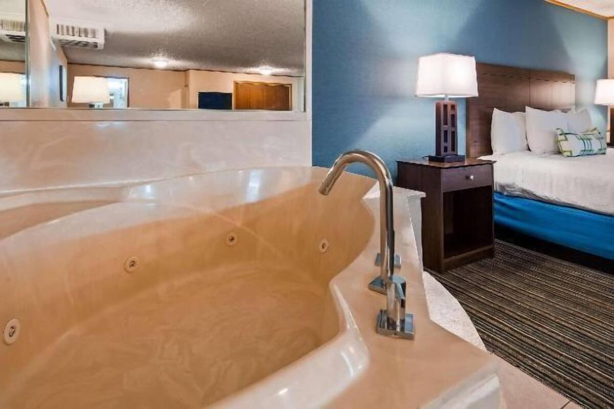 Literie hypoallergénique, coffres-forts dans les chambres, bureau